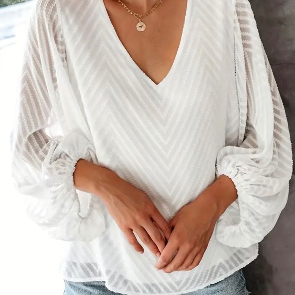 VICI Collection Balloon Sleeve/Lantern Sleeve V-Neck Top White Size Large
